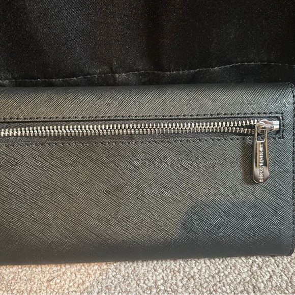 Michael Kors wallet - Picture 2 of 3